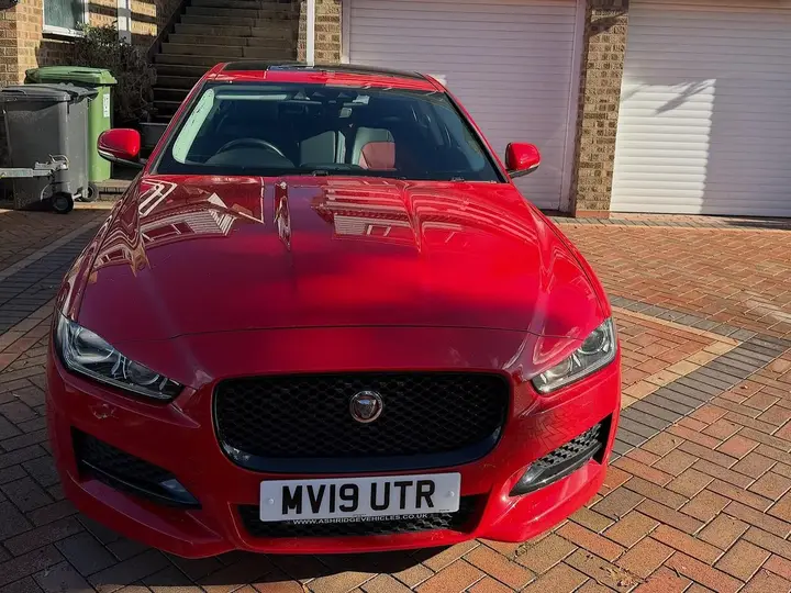 Jaguar Xe 2019 photo 4
