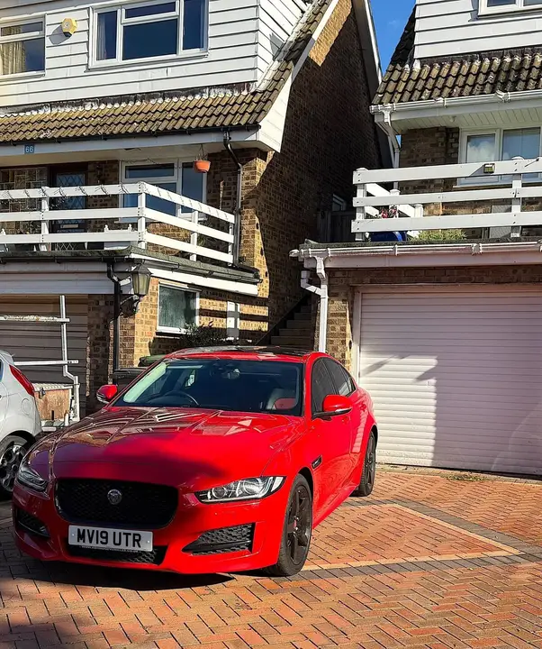 Jaguar Xe 2019 photo 3