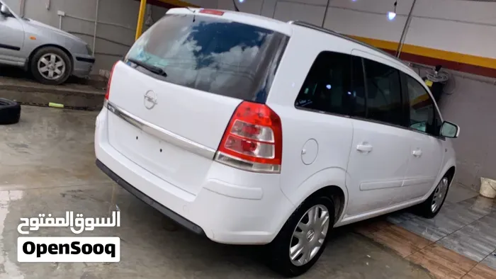 Opel Zafira 2012 photo 2