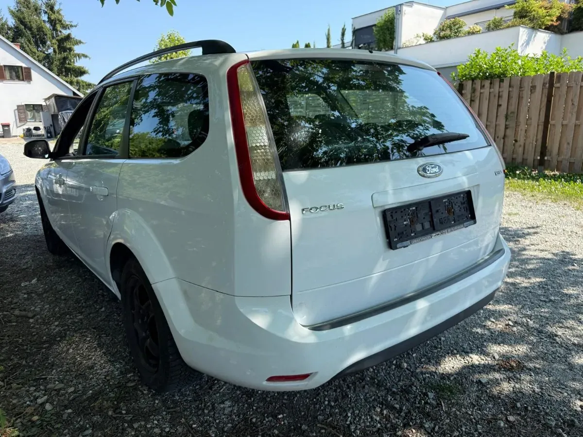 Ford Focus 2011 photo 3