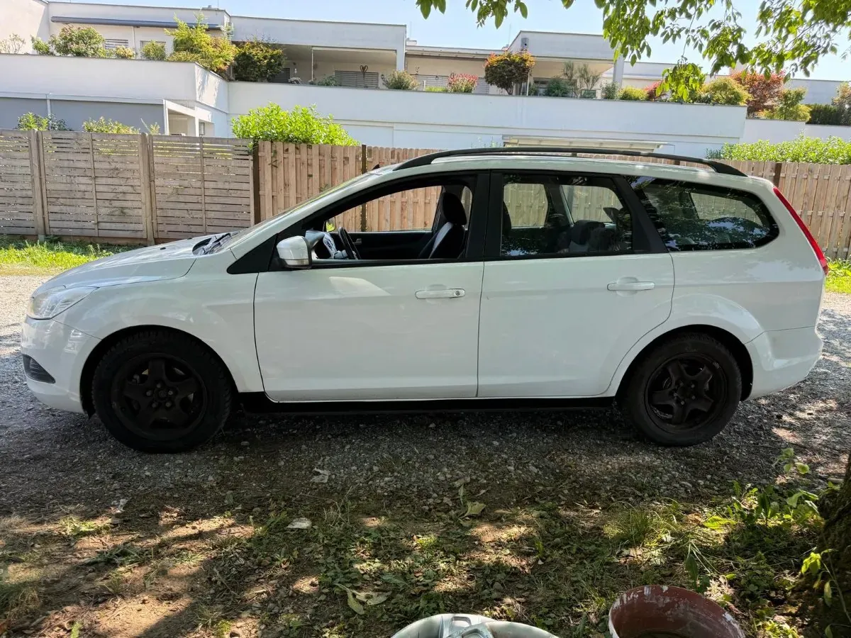 Ford Focus 2011 photo 2