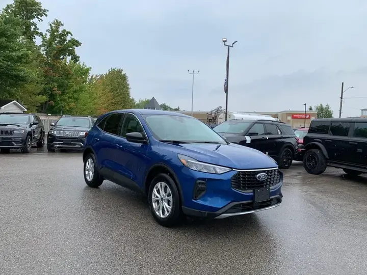 Ford Escape 2023 photo 3
