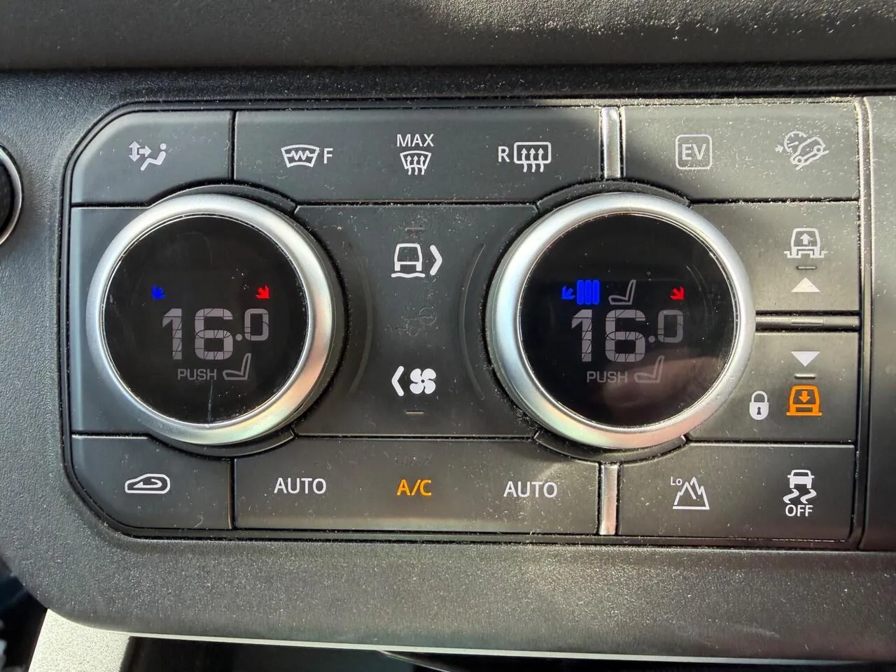 Land Rover Defender 110 2021 photo 5