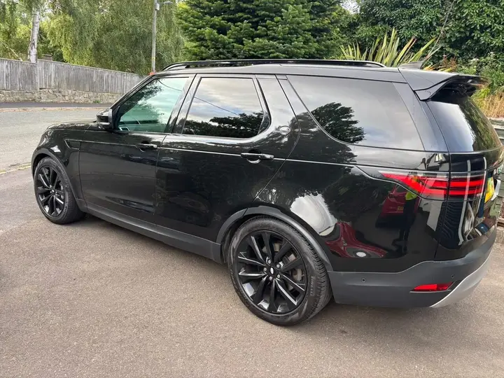 Land Rover Discovery 2021 photo 2