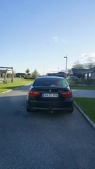 BMW 320D 2010 photo 2