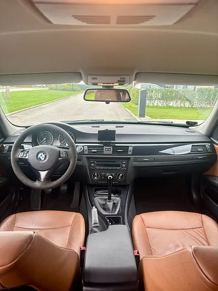 BMW 320D 2010 photo 4
