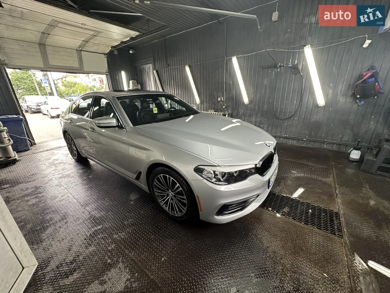BMW 5 Series 2017 photo 2