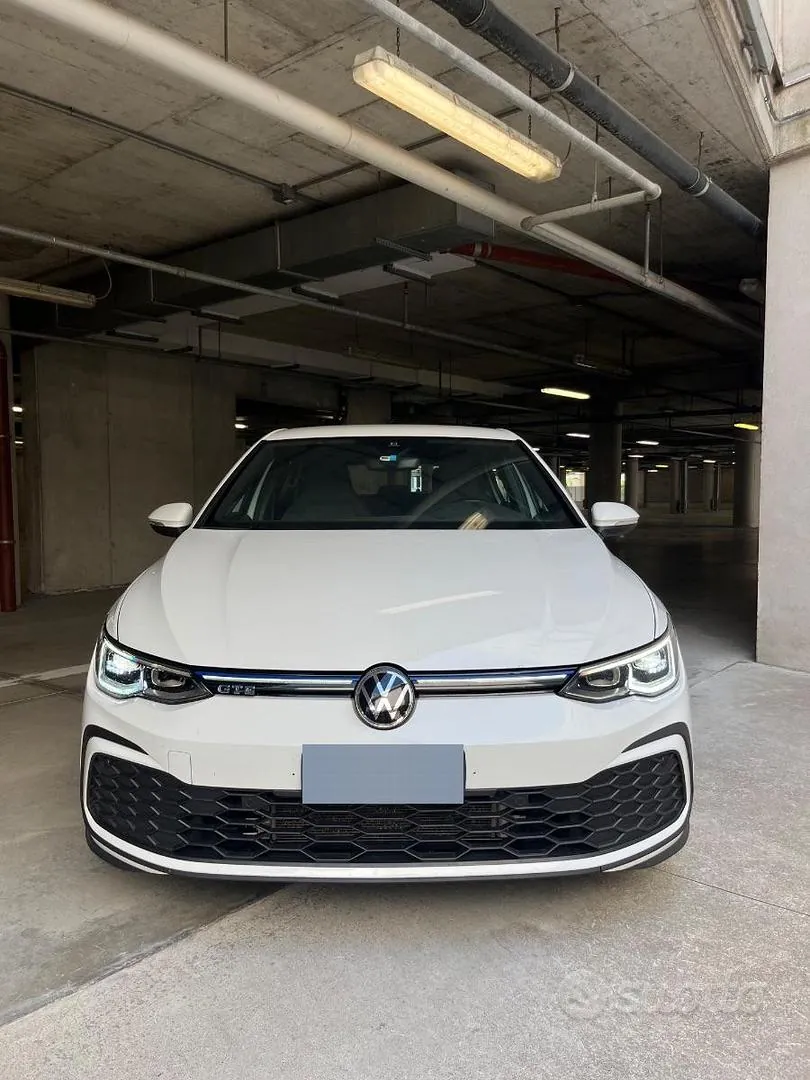 Volkswagen Golf 2023 photo 2