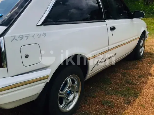 Nissan Sunny 1988 photo 4