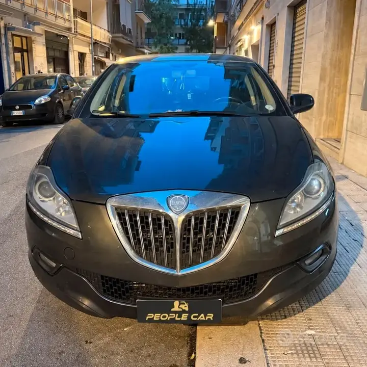Lancia Delta 2011 photo 2