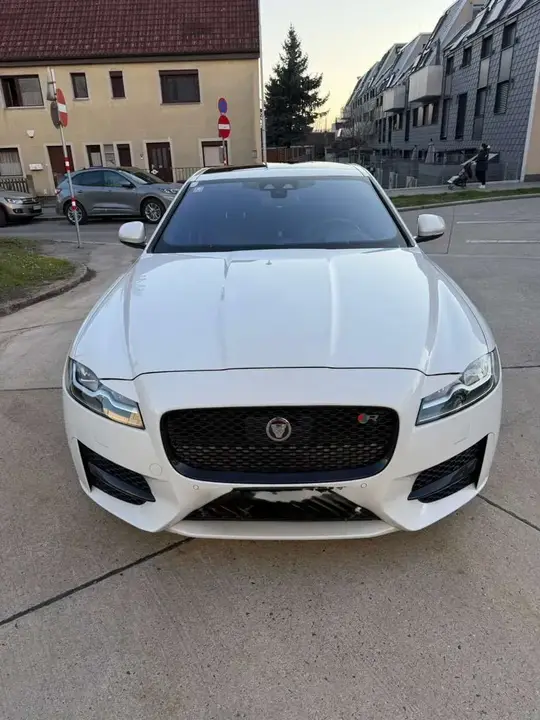 Jaguar Xf 2016 photo 3