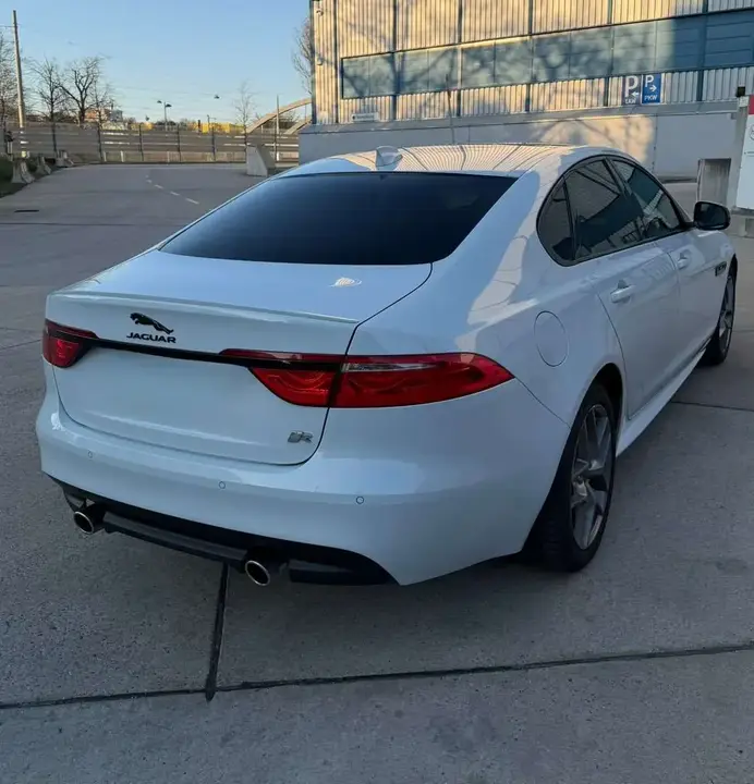 Jaguar Xf 2016 photo 2