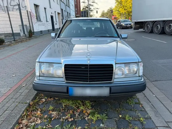 Mercedes-Benz W124