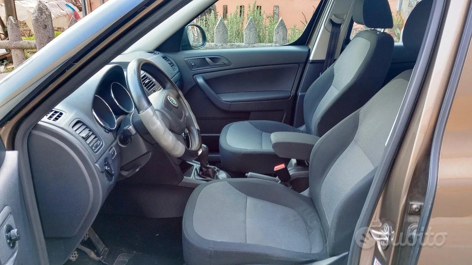 Skoda Yeti 2012 photo 3