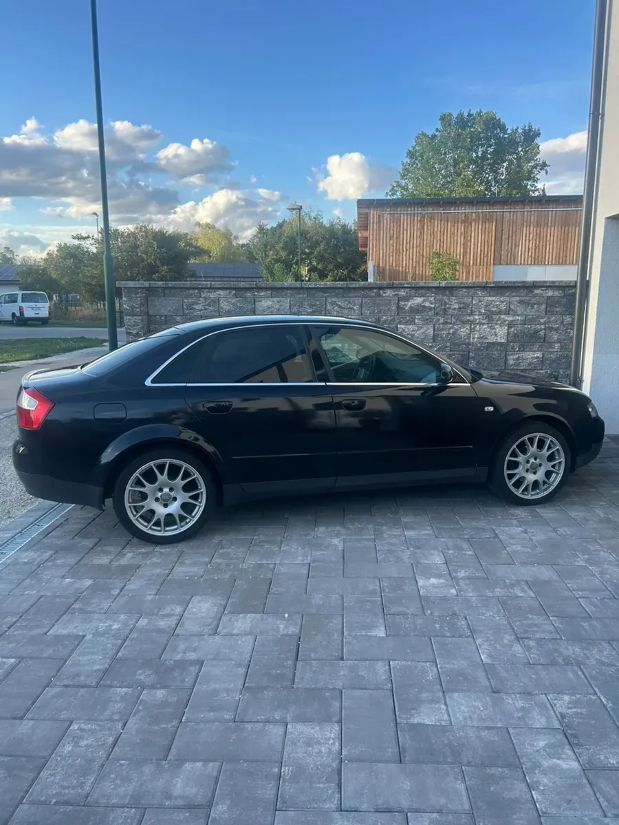 Audi A4 2004 photo 2