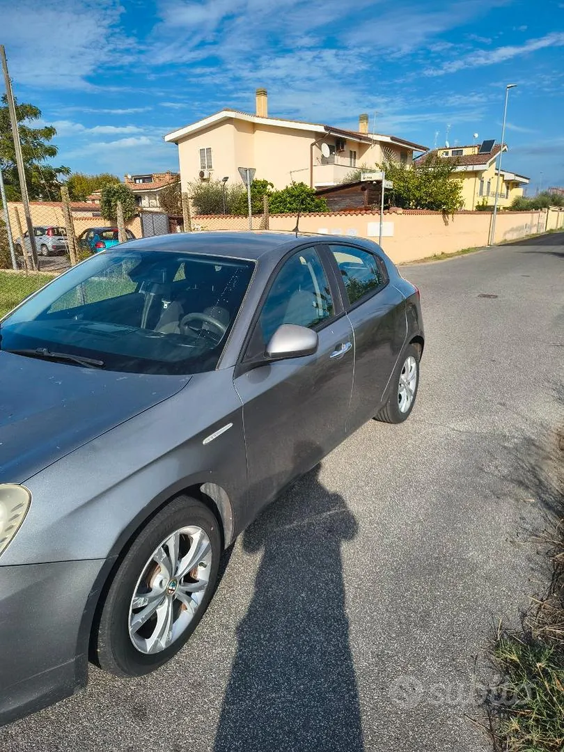Alfa Romeo Giulietta 2013 photo 2