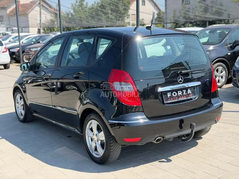 Mercedes-Benz A180 2009 photo 4