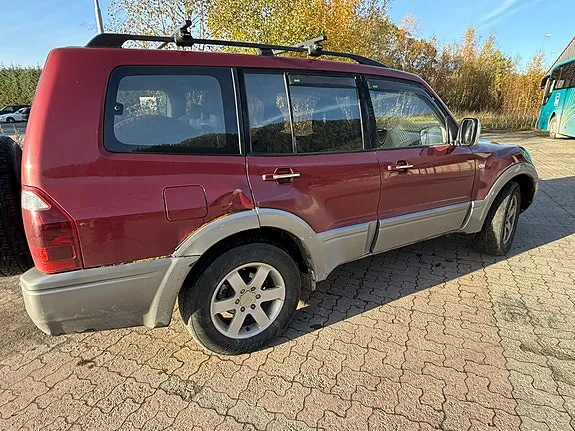 Mitsubishi Pajero 2004 photo 2