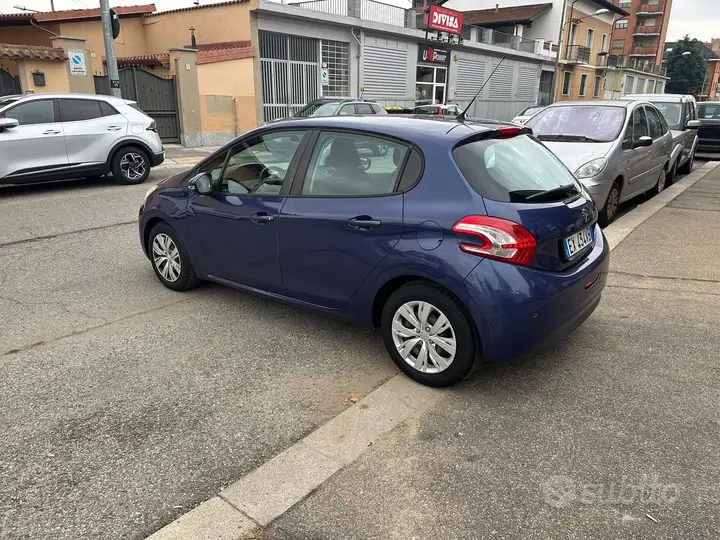 Peugeot 208 2014 photo 2