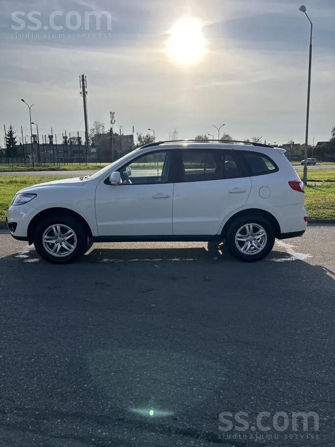 Hyundai Santa Fe 2012 photo 3