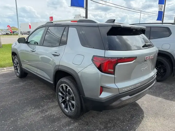 GMC Terrain 2026 photo 2