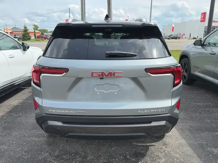 GMC Terrain 2026 photo 3