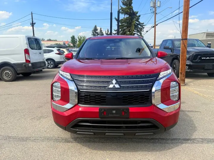 Mitsubishi Outlander 2024 photo 2