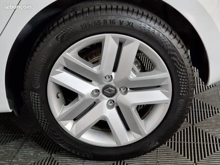 Renault Clio 2022 photo 3