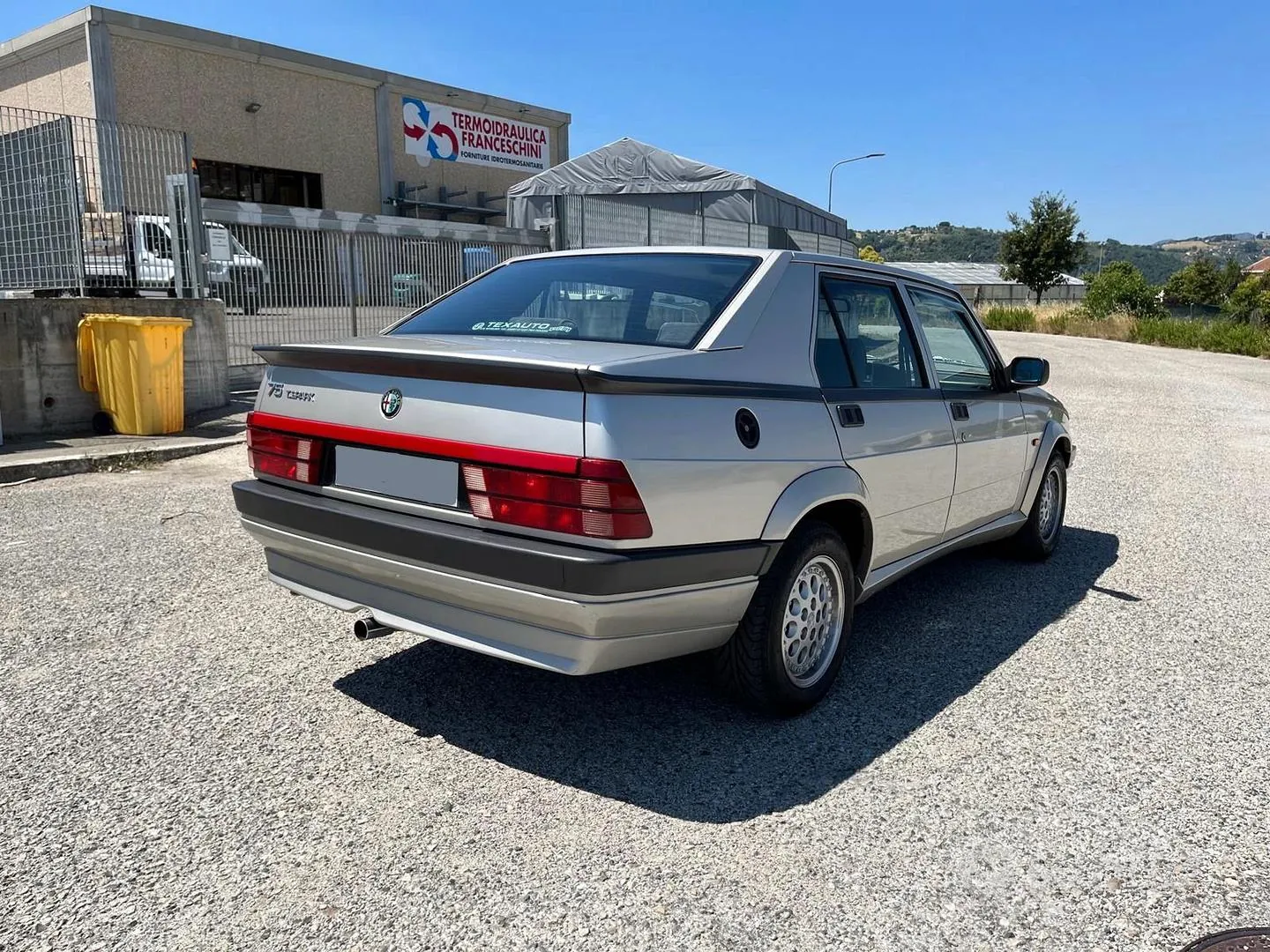 Alfa Romeo 75 1991 photo 2