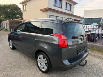 Peugeot 5008 2011 photo 3