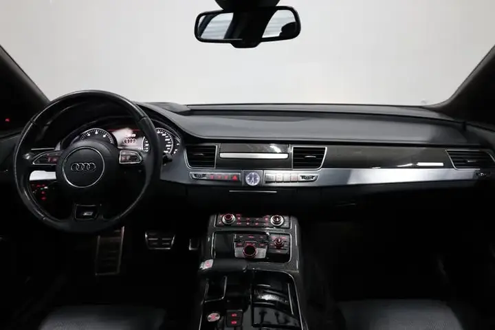 Audi S8 2015 photo 2