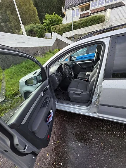 Volkswagen Touran 2013 photo 2