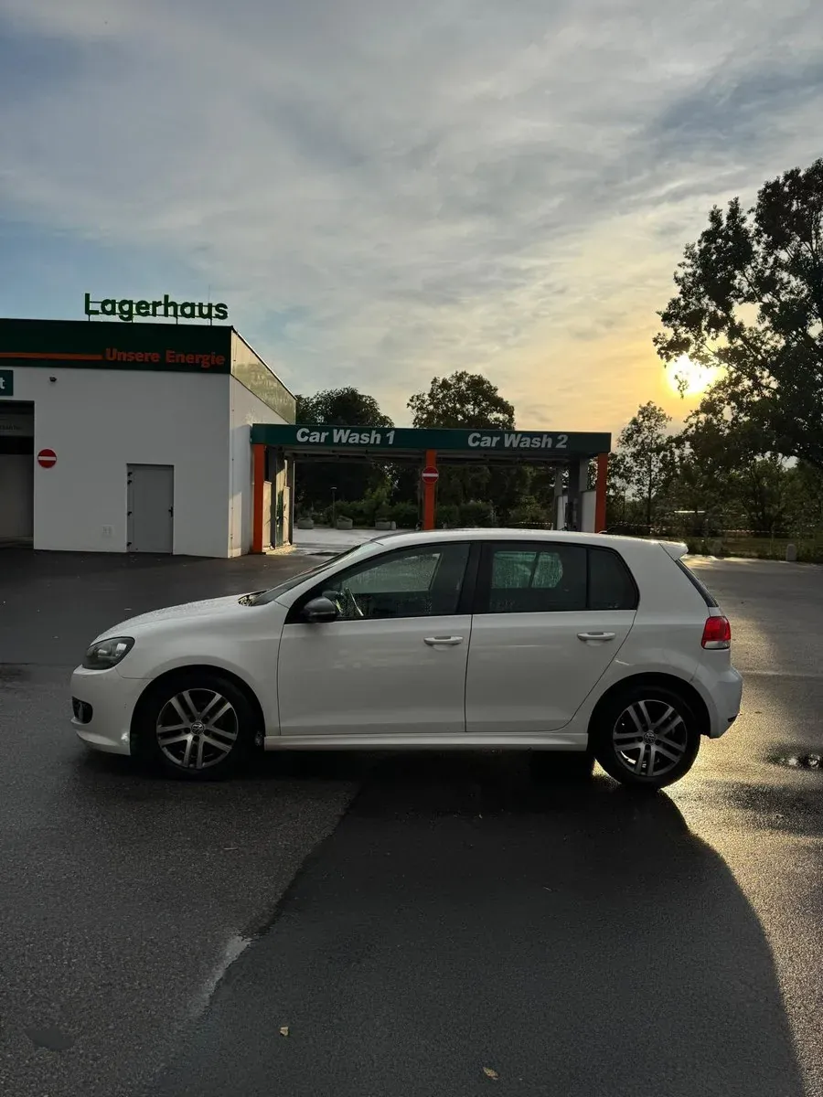 Volkswagen Golf 2010 photo 2