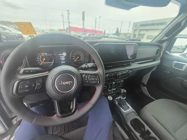 Jeep Wrangler 2024 photo 3