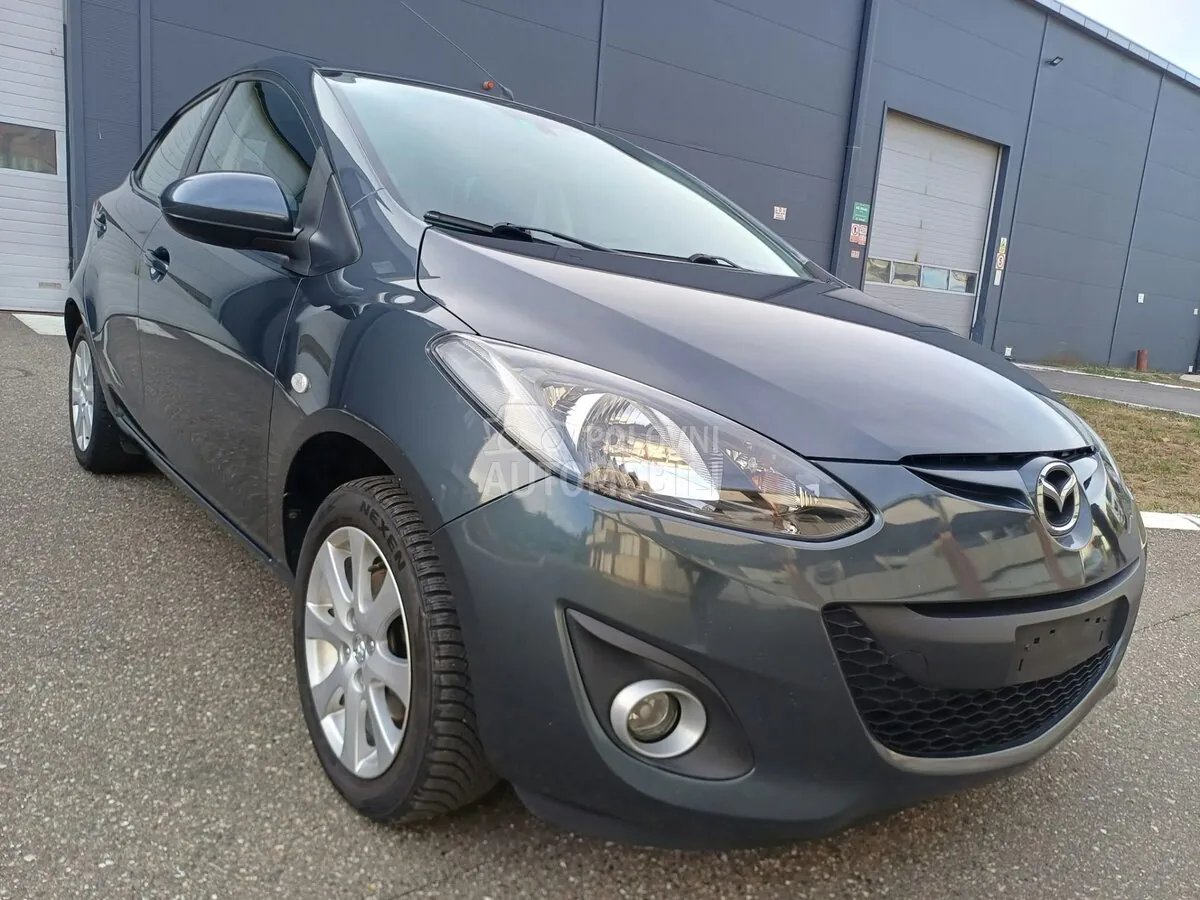 Mazda 2 2013 photo 3