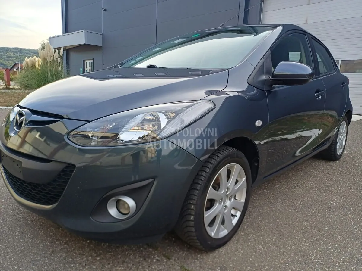 Mazda 2 2013 photo 2