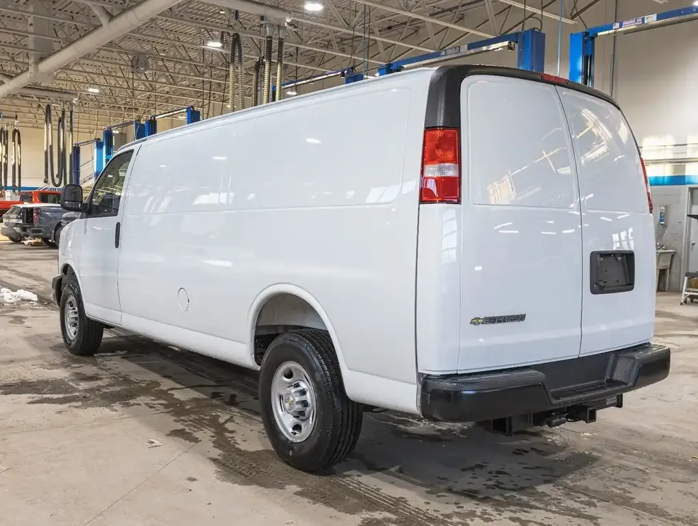 Chevrolet Express 3500 2025 photo 5