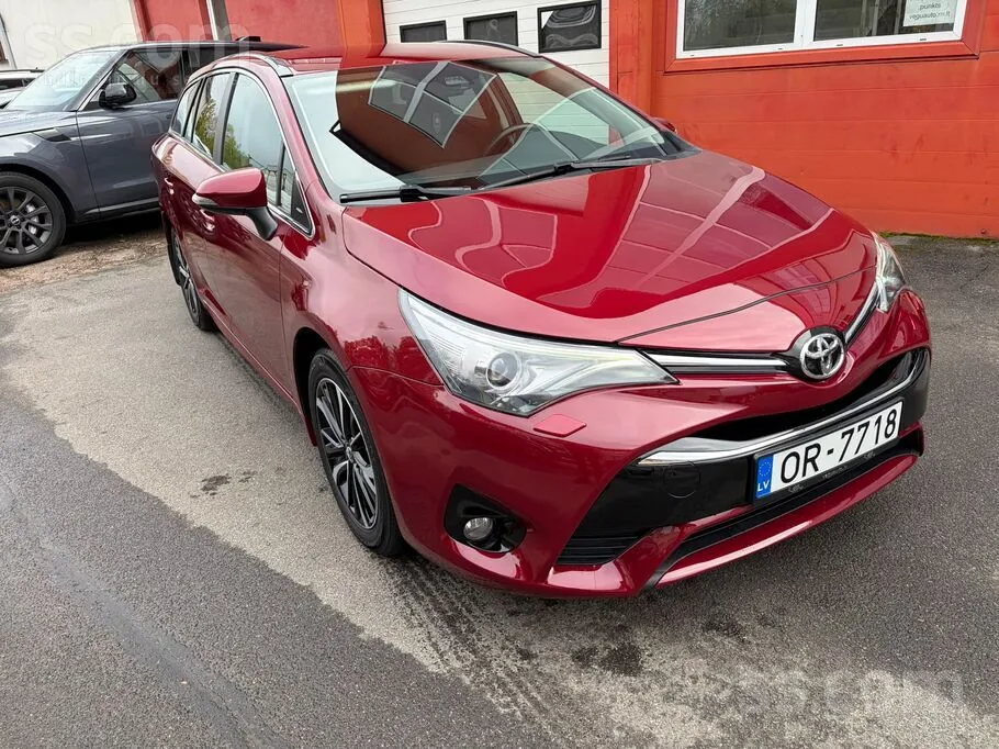 Toyota Avensis 2017 photo 2