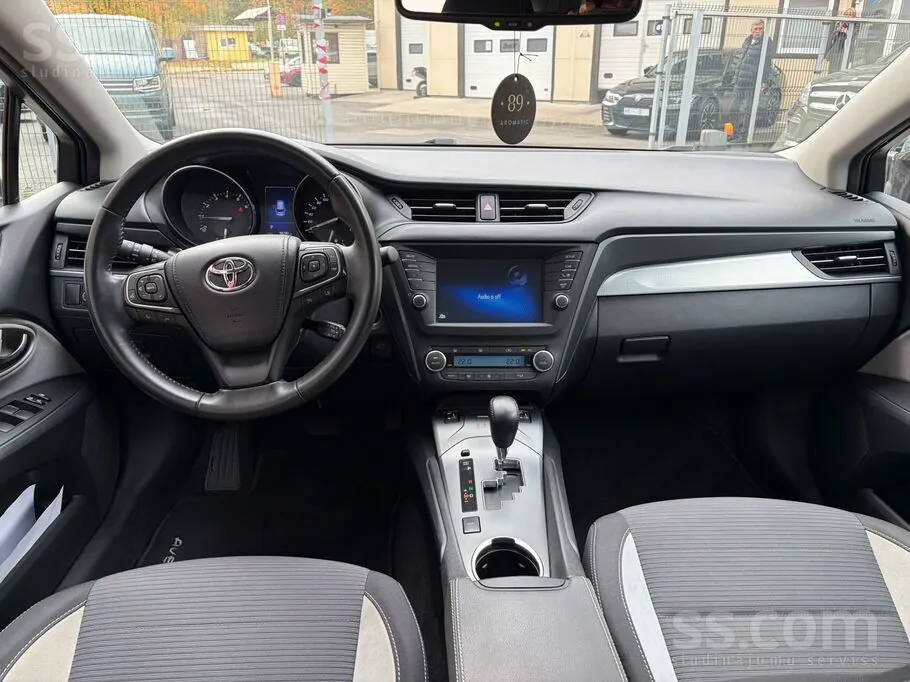 Toyota Avensis 2017 photo 5
