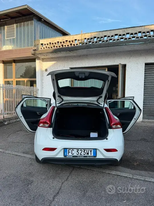 Volvo V40 2016 photo 4