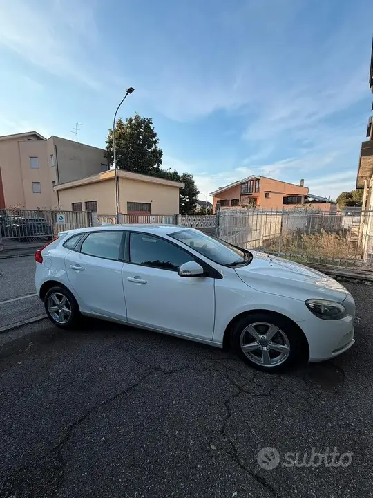 Volvo V40 2016 photo 2
