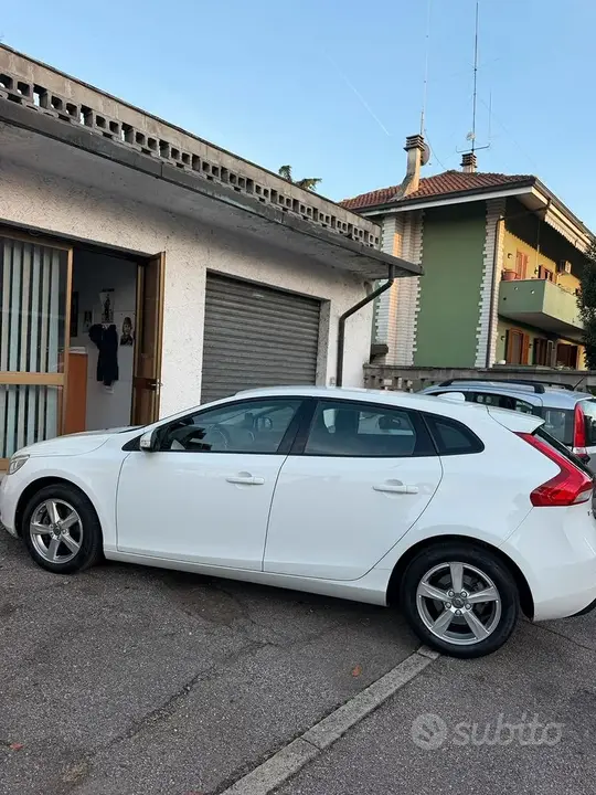 Volvo V40 2016 photo 3