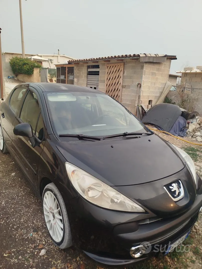 Peugeot 207 2008 photo 2