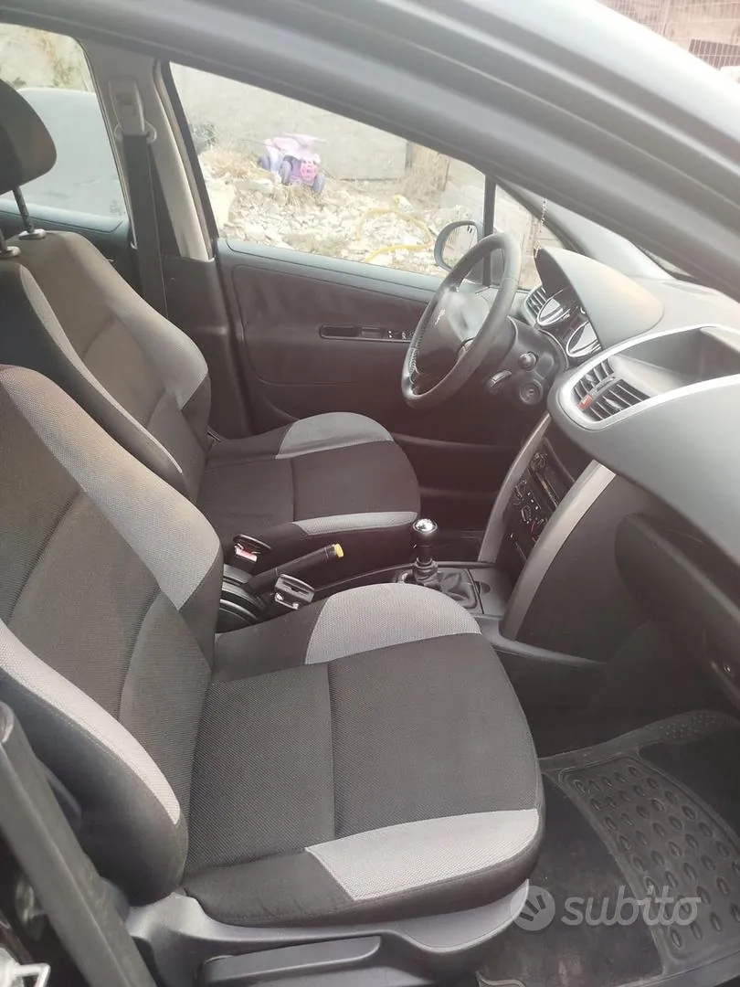 Peugeot 207 2008 photo 3
