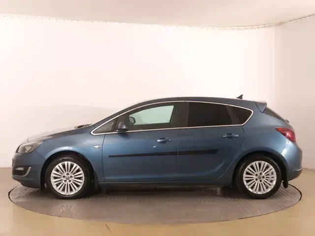 Opel Astra 2015 photo 2