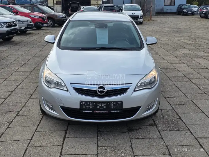 Opel Astra J 2011 photo 5