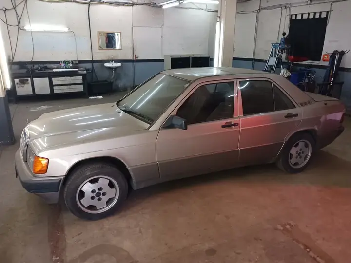 Mercedes-Benz 190