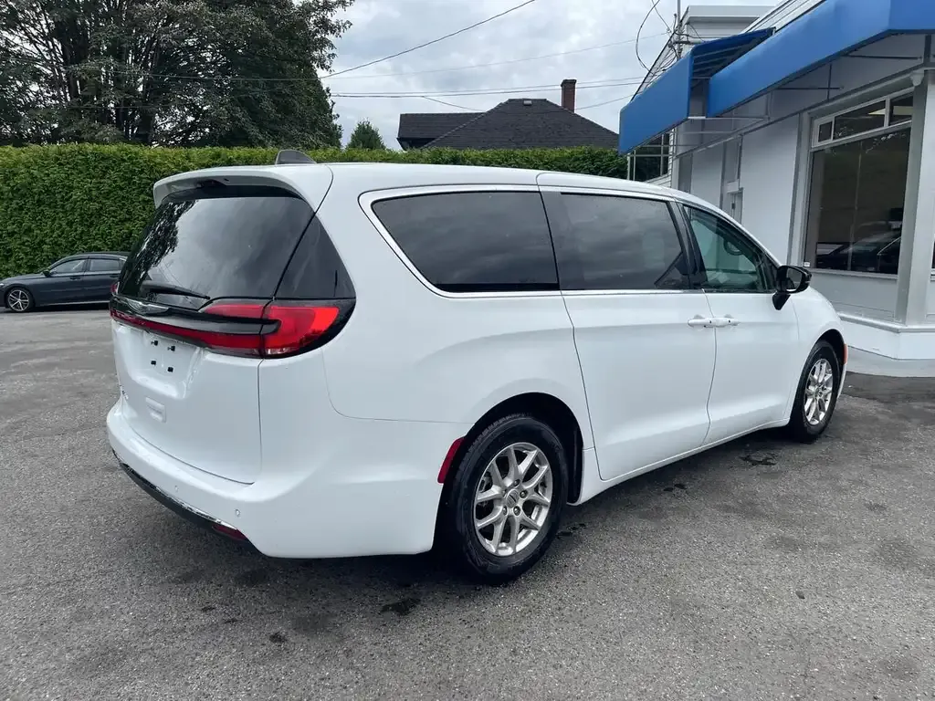 Chrysler Pacifica 2024 photo 5