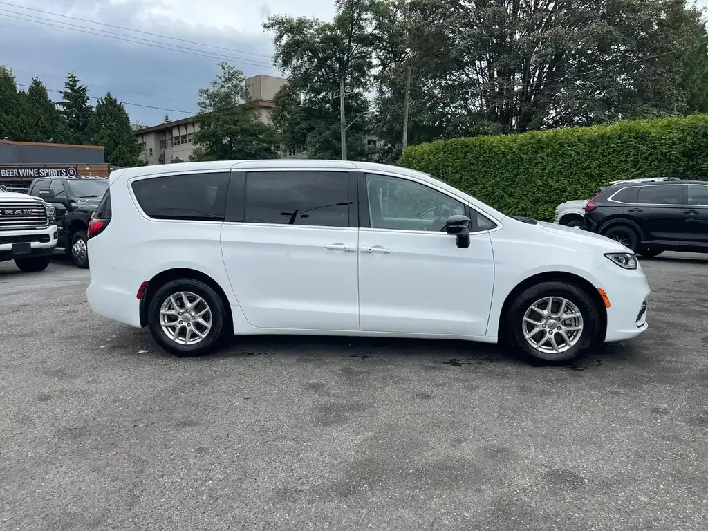 Chrysler Pacifica 2024 photo 4