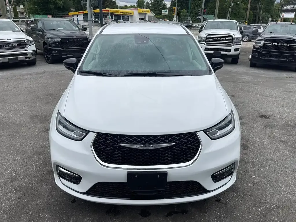 Chrysler Pacifica 2024 photo 2